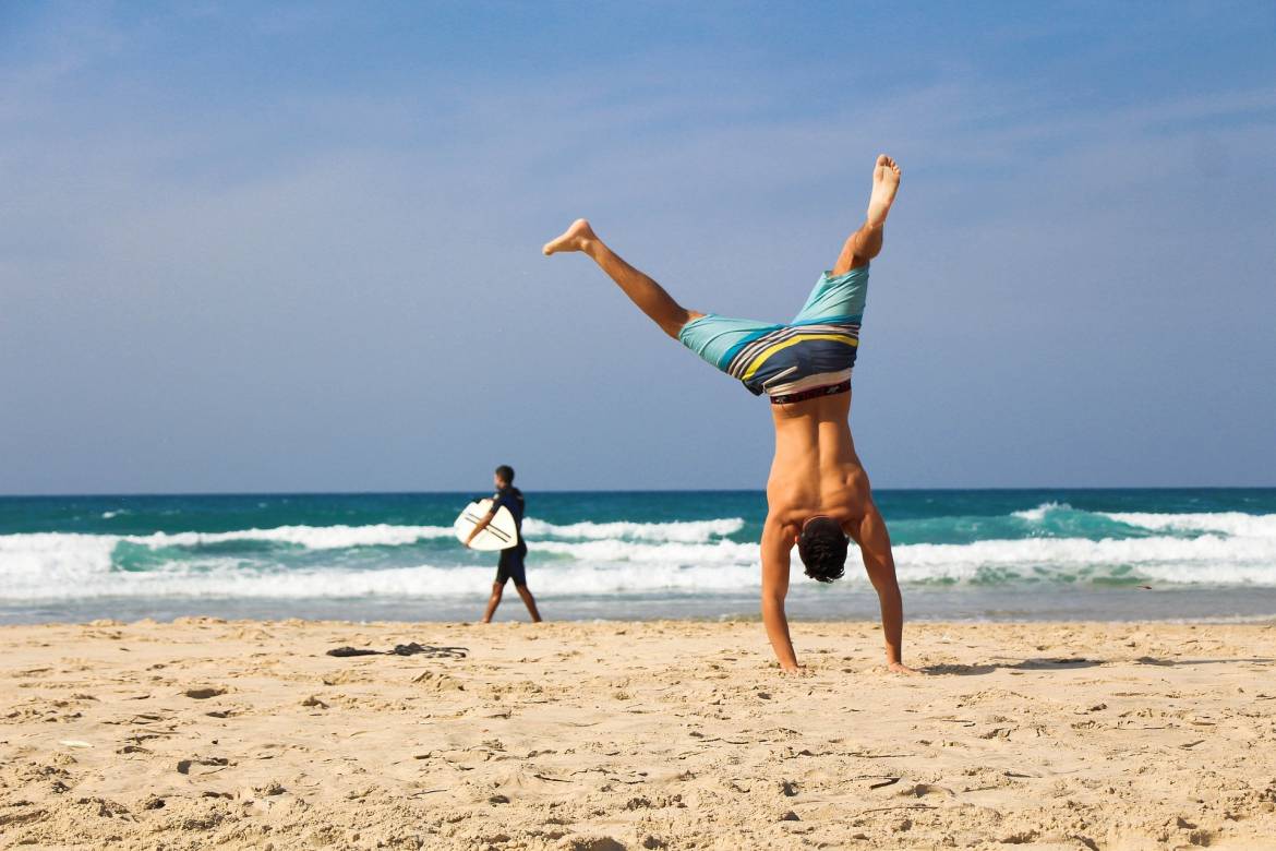 handstand-2224104_1920.jpg