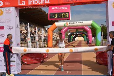 Massat y García Cervigón reinan en la Carrera Urbana de Ciudad Real