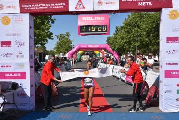 Gemma Arenas vuelve a conquistar la Media Maratón de Almagro